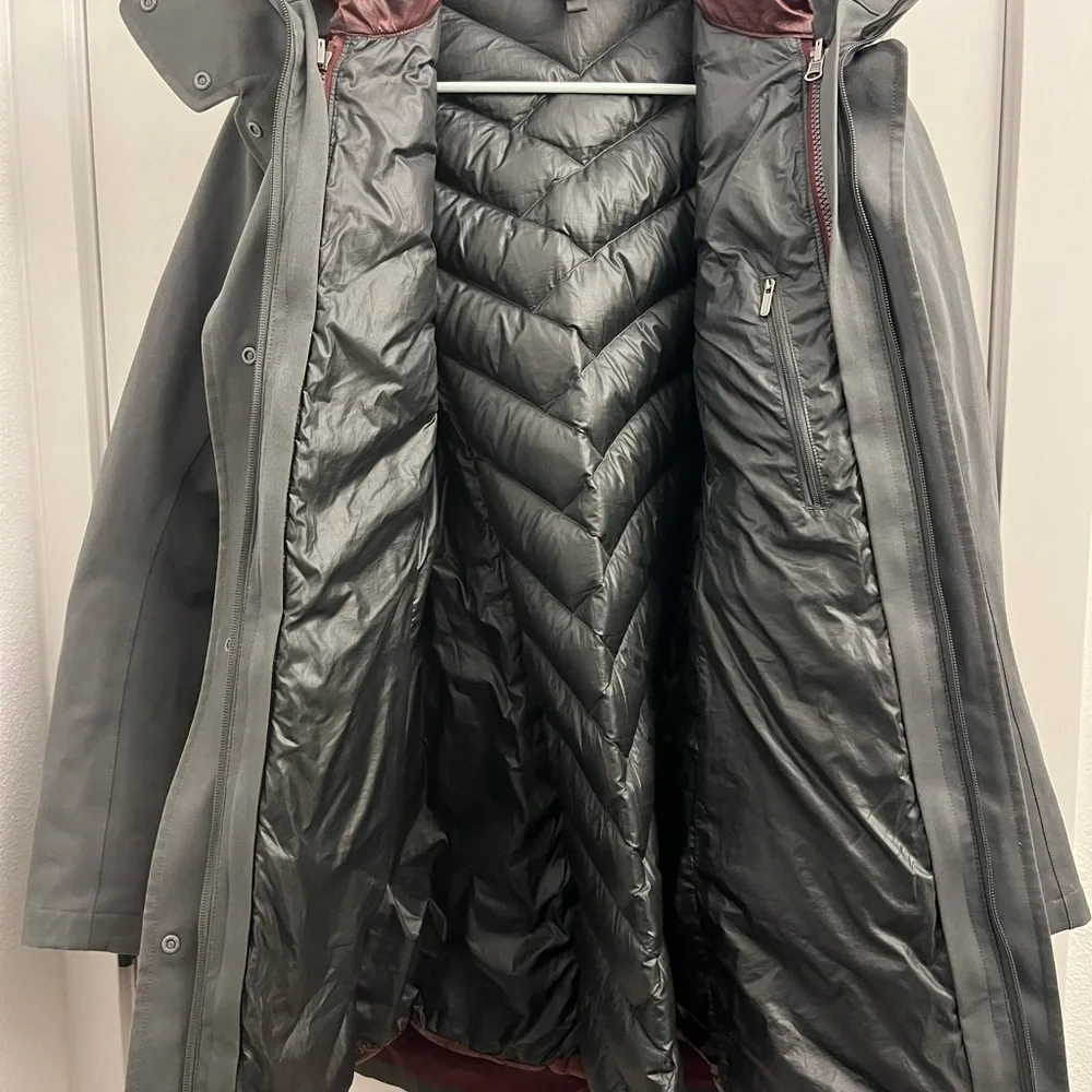 Patagonia Women’s Tres 3 in 1 Waterproof Down Parka Small (lightly worn) - Picture 3 of 14
